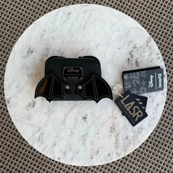 Loungefly Minnie Mouse Vampire Leather Wallet with Moveable Wings NWT - Picture 4 of 5